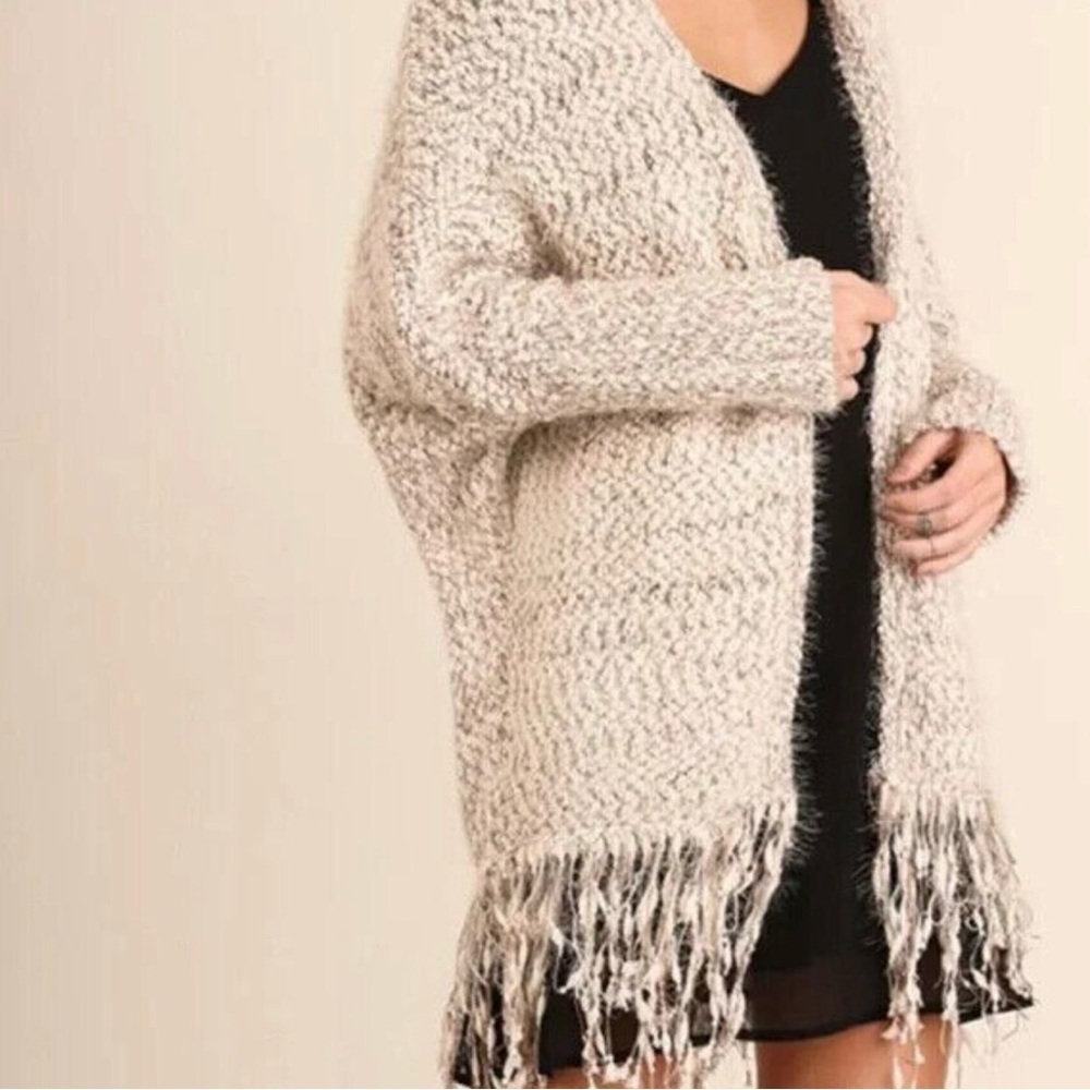 Umgee Womens Size Medium / Large Beige Chunky Knit Cardigan Fringe Sweater - Picture 2 of 7